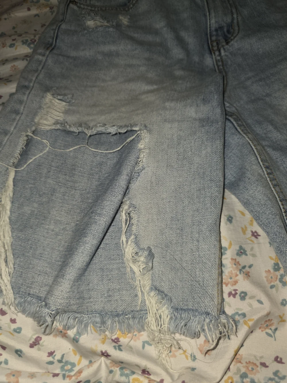 Women's BDG distressed baggy bermuda shorts size 25